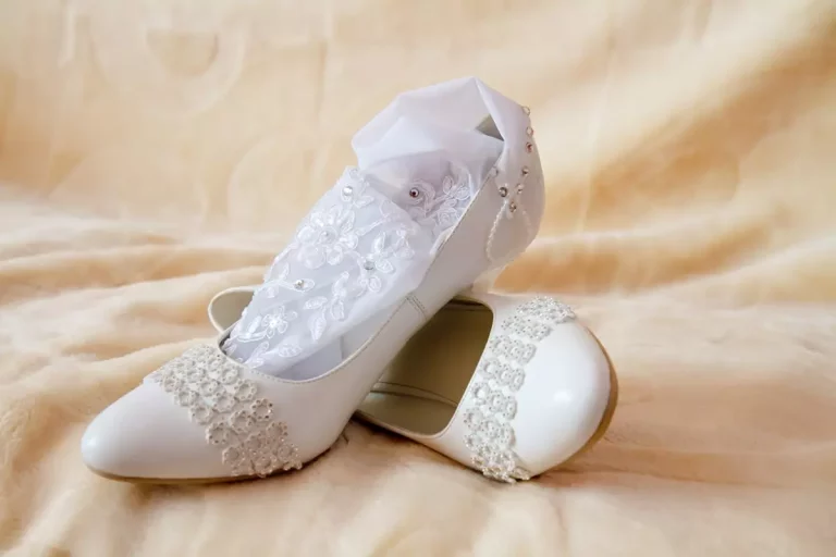 Półbuty damskie – elegancja i wygoda na co dzień