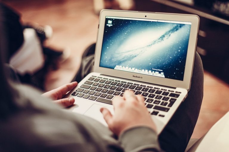 Influencer marketing w handlu online – mierzenie efektów