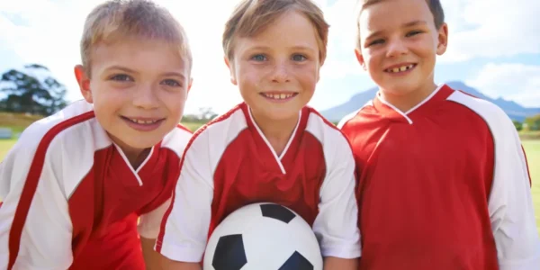 Zestaw piłkarski koszulka spodenki w codziennych stylizacjach